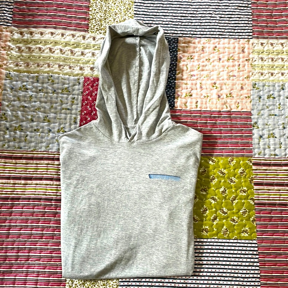 VINEYARD VINES Boys’ Long-Sleeve Hoodie Size Large.